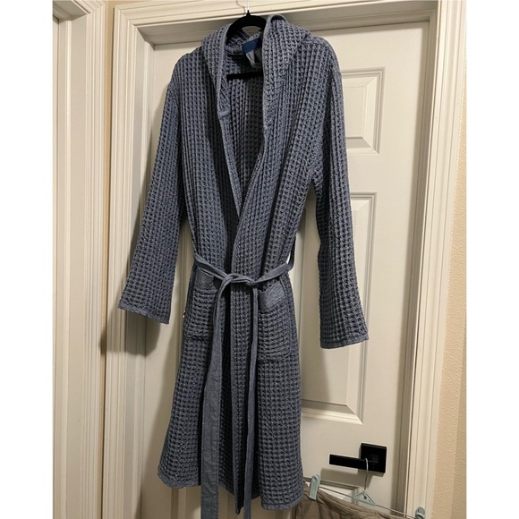 Like New UNISEX Waffle Robes - Picture 4 of 6